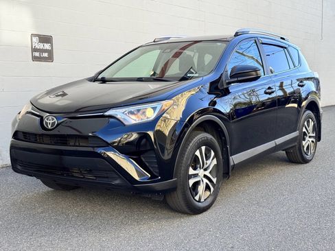 Used 2017 Toyota RAV4 LE image 2