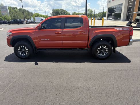 Used 2017 Toyota Tacoma TRD Off-Road w/ Tow Package (A/T) AWD/4WD image 18