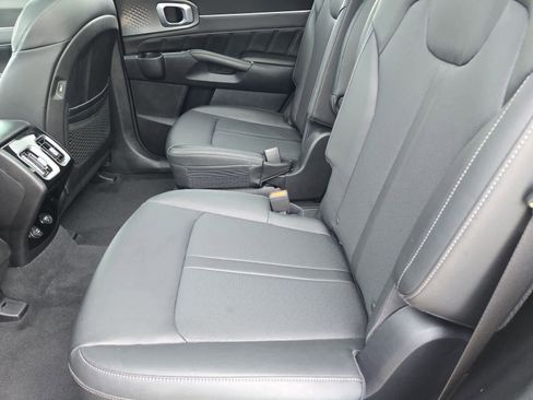 Certified 2022 Kia Sorento SX image 18