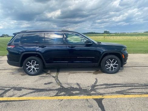 Used 2023 Jeep Grand Cherokee L Limited w/ Trailer Tow Group (B) AWD/4WD image 2
