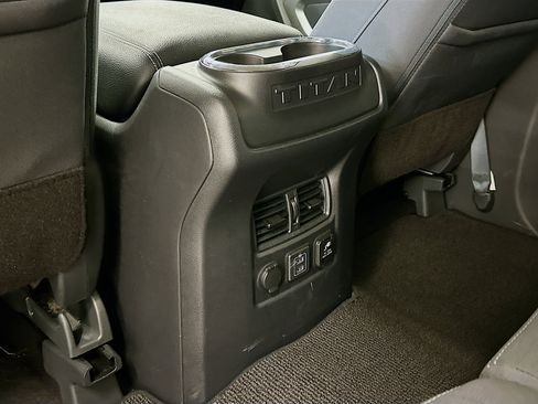 Used 2024 Nissan Titan SV w/ SV Convenience Package image 27