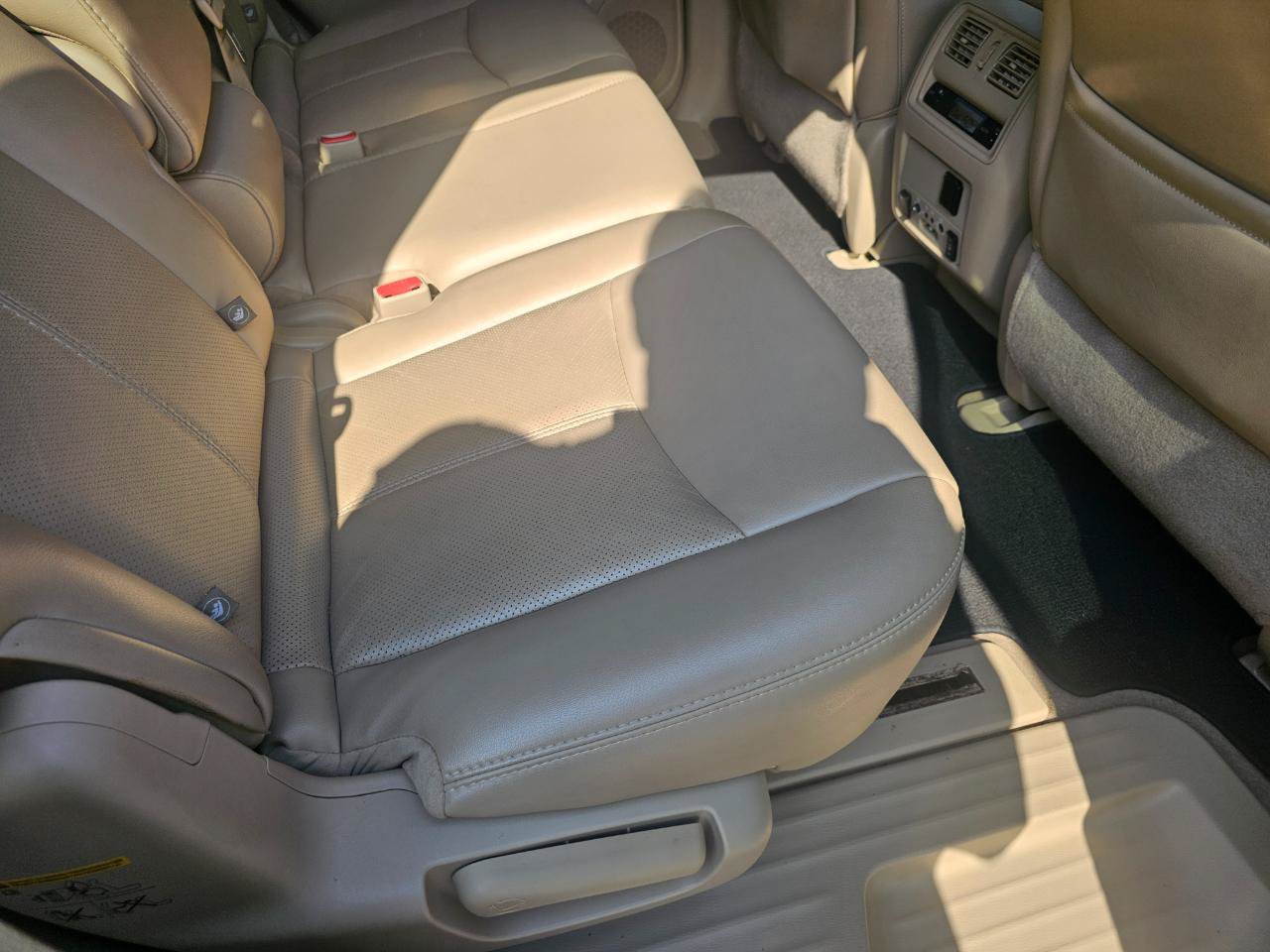 Used 2014 Nissan Pathfinder Platinum w/ Platinum Premium Package FWD image 18