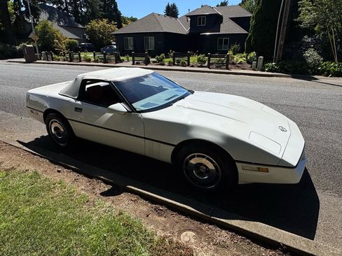 Used 1988 Chevrolet Corvette Convertible RWD image 7