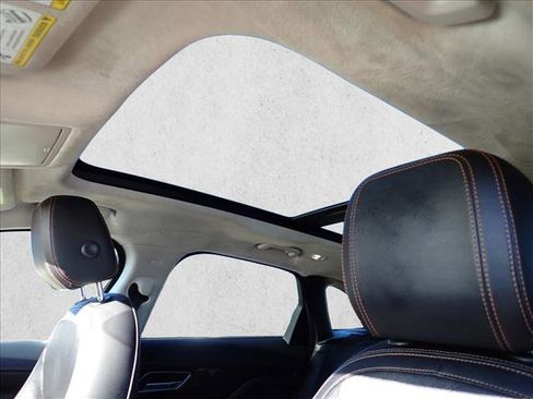 Used 2019 Jaguar F-PACE Prestige image 15