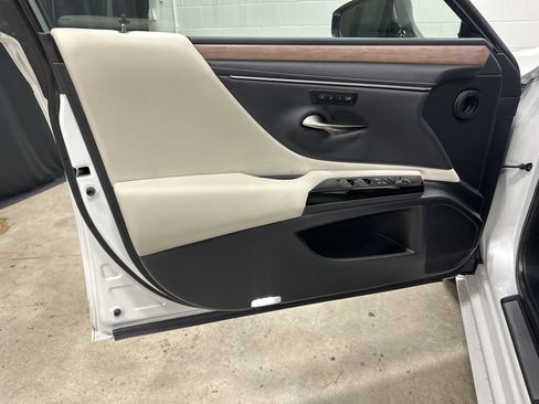 Certified 2025 Lexus ES 350 w/ Premium Package FWD image 14