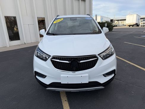 Used 2020 Buick Encore Essence image 2