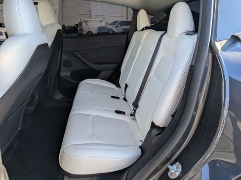 Used 2024 Tesla Model Y Performance image 19