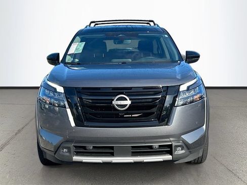 Used 2025 Nissan Pathfinder SL w/ Black Appearance Package AWD/4WD image 2