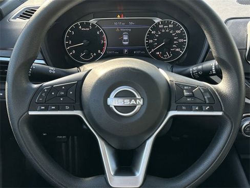 Used 2024 Nissan Altima 2.5 SV image 11