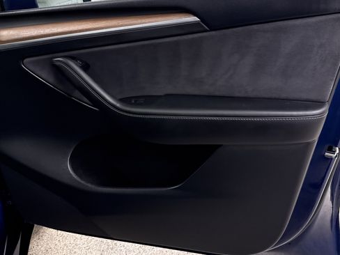 Used 2023 Tesla Model Y Performance image 27