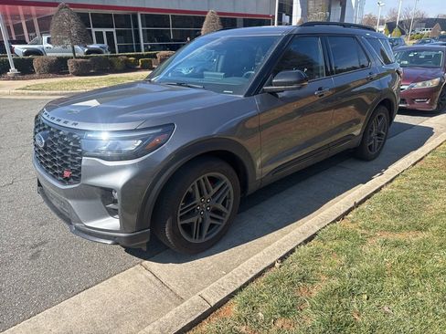 Used 2025 Ford Explorer ST w/ Sun And Sound Package image 3