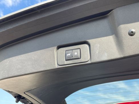 Used 2025 Nissan Rogue SV image 23