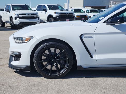 Used 2016 Ford Mustang Shelby GT350 w/ Technology Package RWD image 9