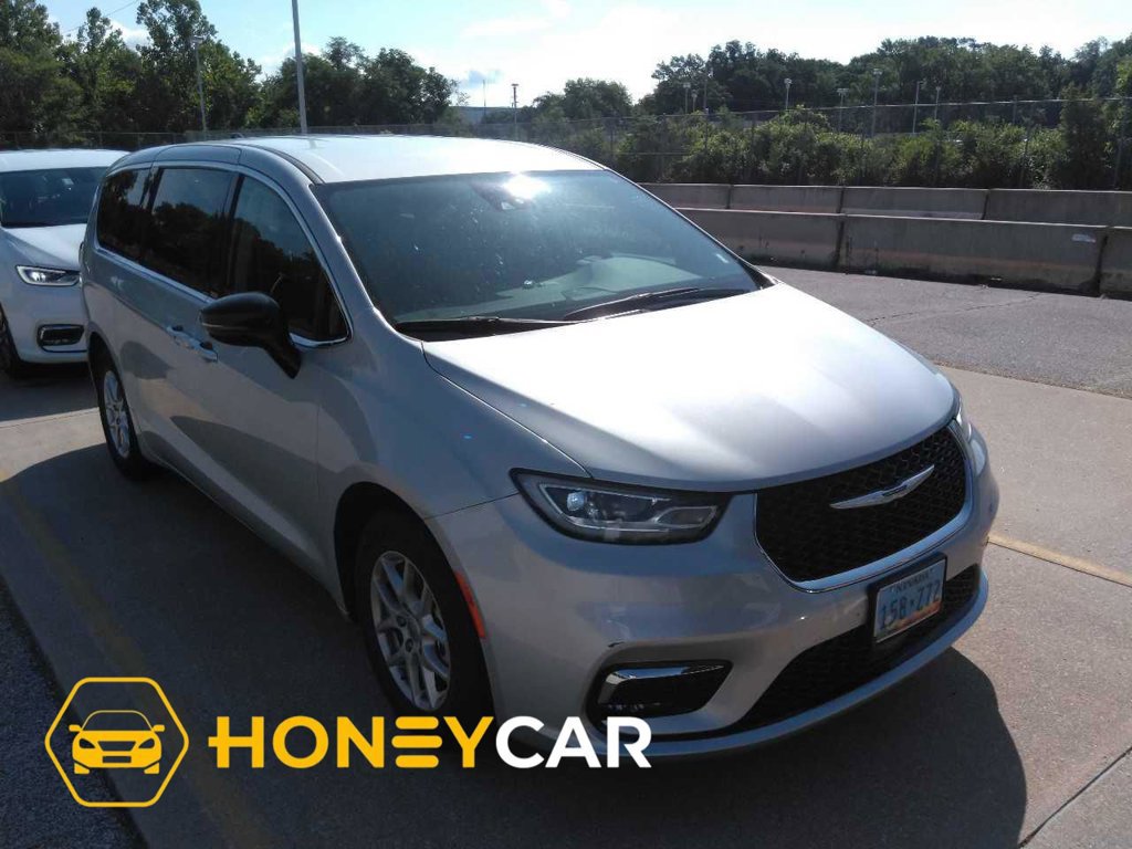 Used 2024 Chrysler Pacifica Touring-L FWD image 1