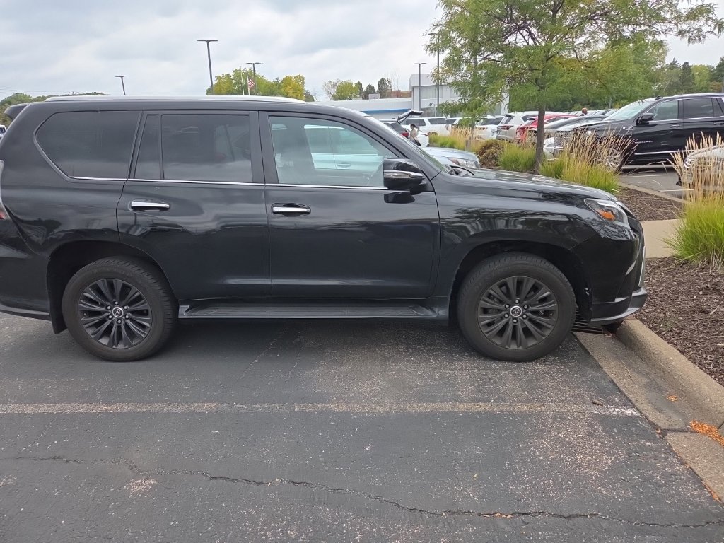 Used 2023 Lexus GX 460 Premium w/ Accessory Package AWD/4WD image 18
