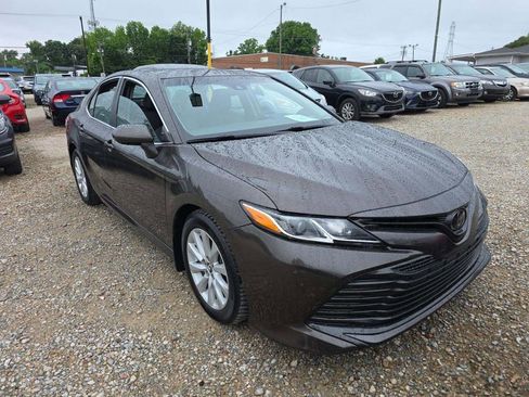 Used 2018 Toyota Camry LE FWD image 4