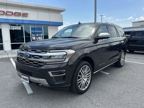 Used 2023 Ford Expedition Platinum AWD/4WD image 3