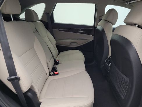 Used 2017 Kia Sorento FWD image 19