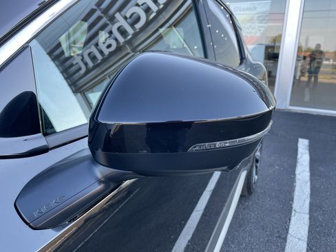 Certified 2025 Nissan Kicks SR image 6