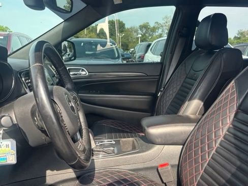 Used 2019 Jeep Grand Cherokee Altitude AWD/4WD image 11