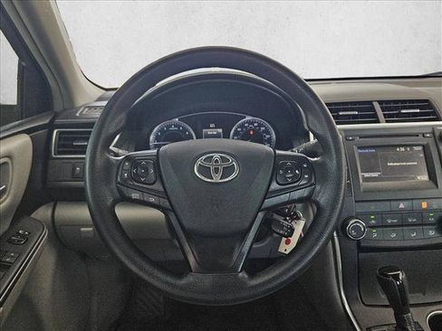 Used 2017 Toyota Camry LE FWD image 17