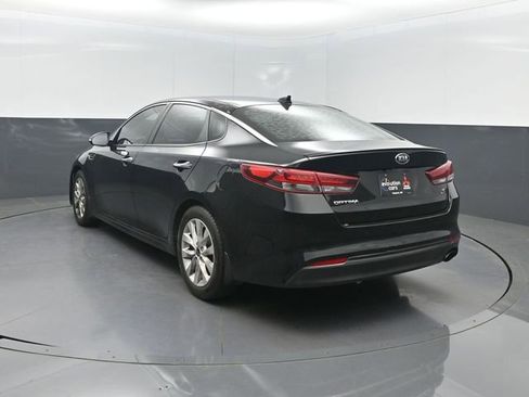 Used 2018 Kia Optima S FWD image 3