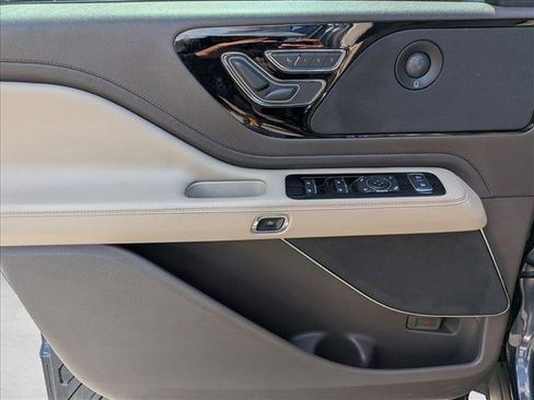 Used 2022 Lincoln Aviator Reserve w/ Equipment Group 201A AWD/4WD image 10