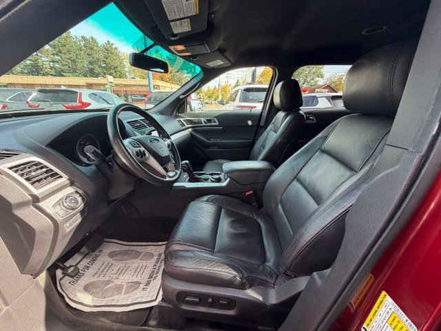 Used 2015 Ford Explorer XLT w/ Equipment Group 202B AWD/4WD image 9