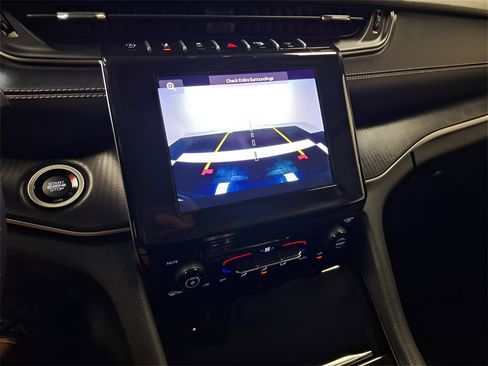 Used 2023 Jeep Grand Cherokee L Laredo image 18