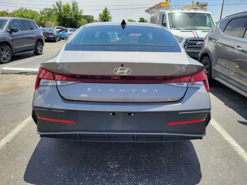 Used 2024 Hyundai Elantra SEL FWD image 19