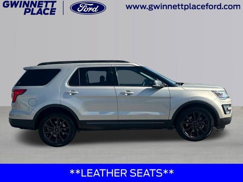 Used 2017 Ford Explorer XLT w/ Equipment Group 202A FWD image 4