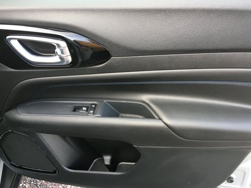 New 2026 Jeep Compass Latitude image 19