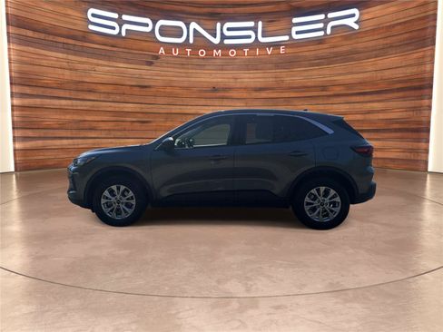 Used 2024 Ford Escape Active w/ Tech Pack #1 AWD/4WD image 2