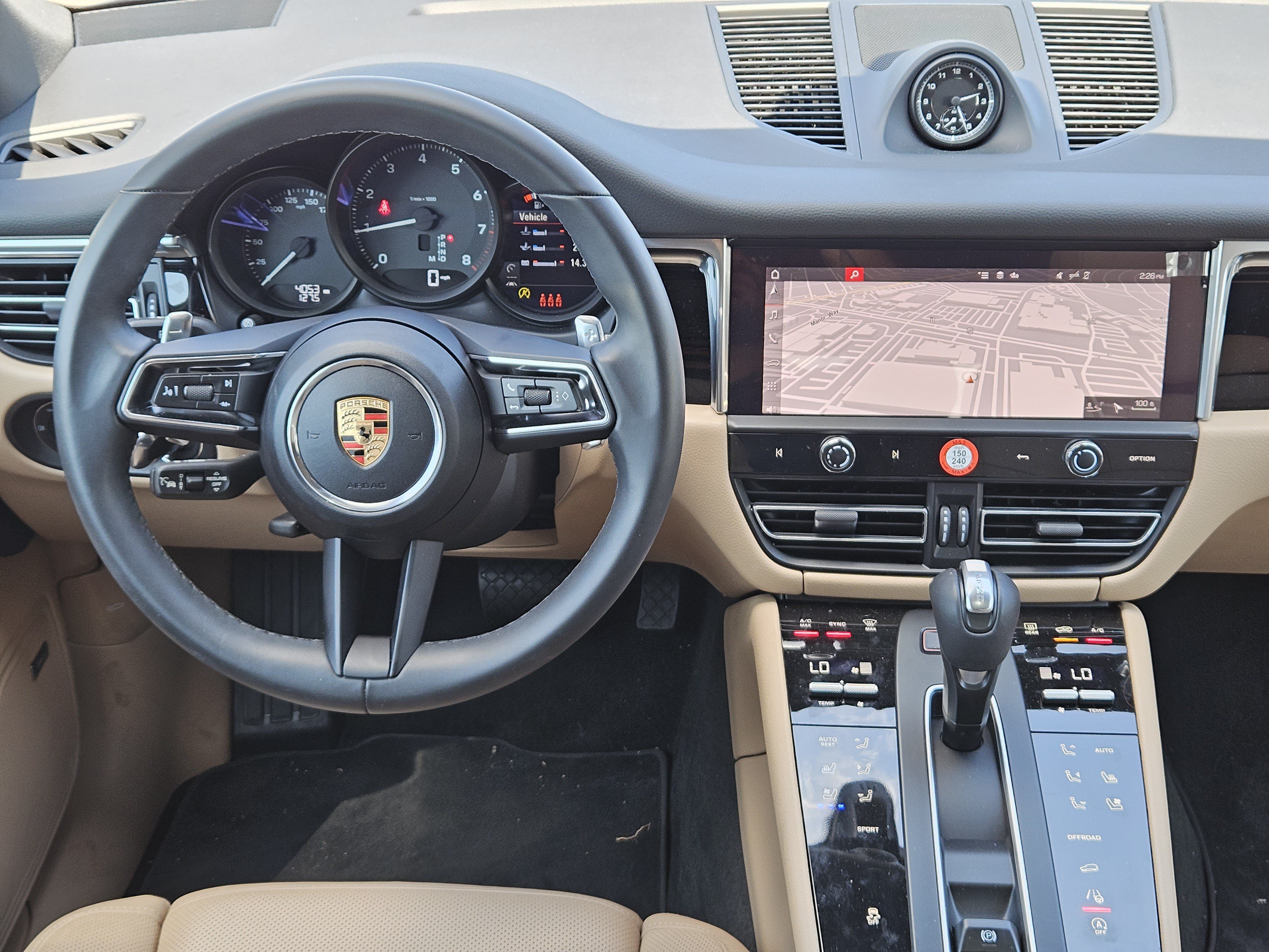 Certified 2026 Porsche Macan AWD/4WD image 25