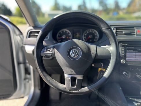 Used 2013 Volkswagen Jetta SE FWD image 15