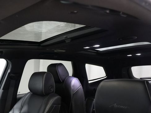 Used 2023 Buick Enclave Avenir w/ Avenir Technology Package image 11