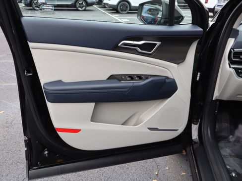 Certified 2025 Kia Sportage EX w/ EX Premium Package image 13