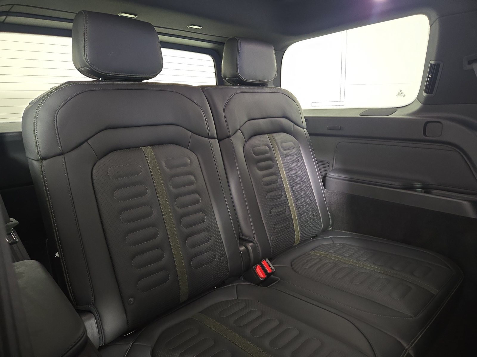 Used 2025 Rivian R1S Adventure Dual AWD/4WD image 25