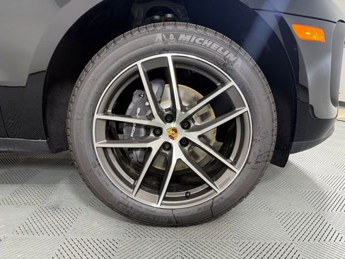 Certified 2025 Porsche Macan image 14