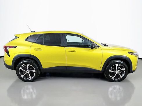 Used 2025 Chevrolet Trax RS FWD image 14