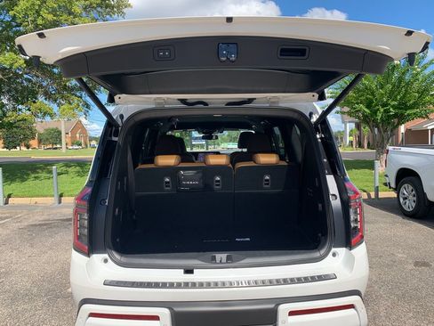 New 2026 Nissan Armada SL w/ Captain's Chari Seat Package RWD image 6
