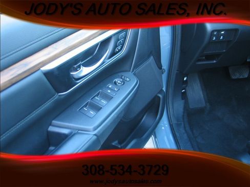 Used 2020 Honda CR-V Touring image 3