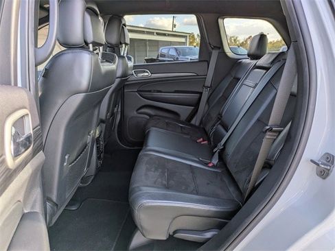 Used 2020 Jeep Grand Cherokee Altitude image 15