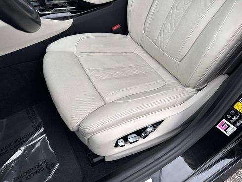 Used 2021 BMW M550i xDrive M550i xDrive w/ Executive Package image 20
