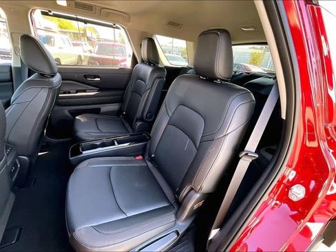 Certified 2025 Nissan Pathfinder SL w/ SL Premium Package FWD image 18
