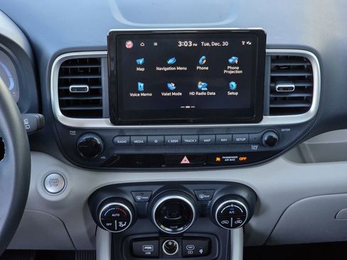 Certified 2024 Hyundai Venue Limited image 19