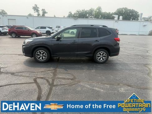 Used 2019 Subaru Forester Premium AWD/4WD image 3