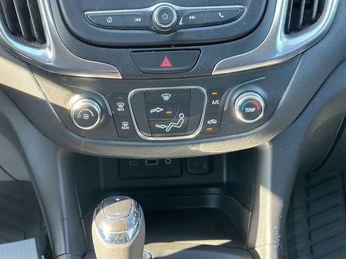 Used 2021 Chevrolet Equinox LT image 18