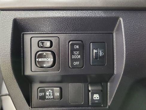 Used 2017 Toyota Tundra SR5 image 28