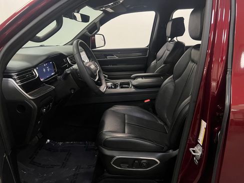 Certified 2022 Jeep Wagoneer Series III RWD image 9